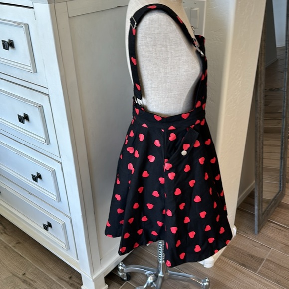 Unique Vintage M Black & Red Hearts Brionne Pinafore Skirt - Picture 4 of 6